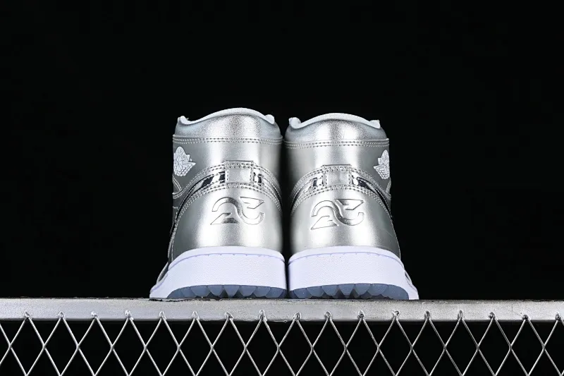 All categories Air Jordan Jordan series basketball shoes Air Jordan 1 High L version Air Jordan 1 High Golf AJ1 Joe 1 golf joint silver high-top basketball shoes FD6815-001